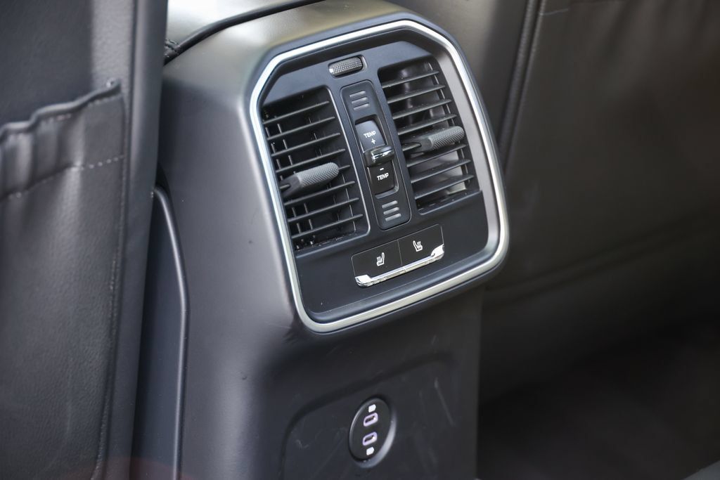 Certified 2026 Porsche Macan AWD/4WD image 35