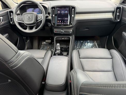 Used 2026 Volvo XC40 B5 Plus AWD/4WD image 12