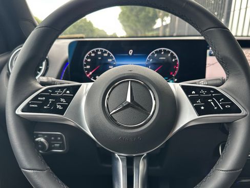 Used 2025 Mercedes-Benz GLB 250 image 24