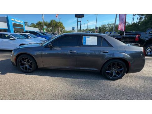 Used 2021 Chrysler 300 Touring w/ Sport Appearance Package RWD image 5
