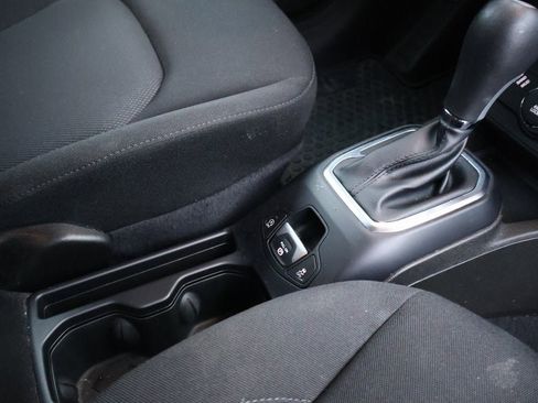 Used 2023 Jeep Renegade Latitude image 10