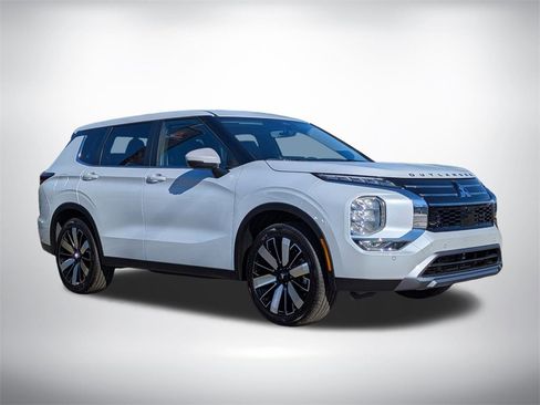 New 2026 Mitsubishi Outlander SE image 2