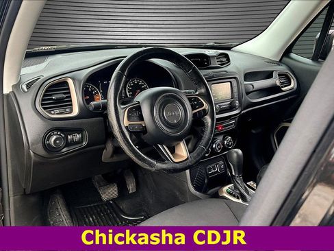 Used 2017 Jeep Renegade Latitude w/ Cold Weather Group image 16