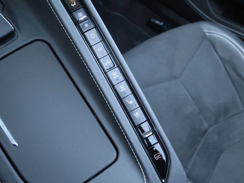 Used 2025 Chevrolet Corvette Stingray Premium Conv w/ Z51 Performance Package RWD image 30