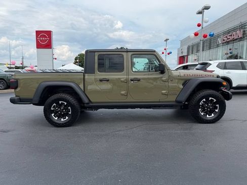 Used 2026 Jeep Gladiator Rubicon AWD/4WD image 2