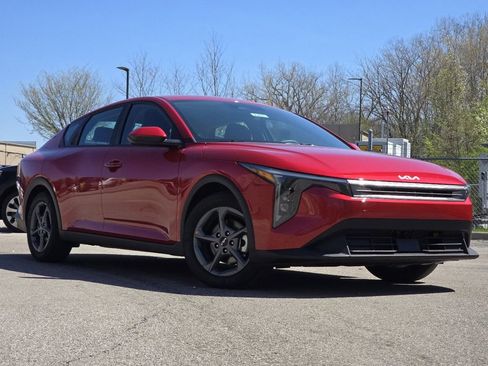 Used 2025 Kia K4 LXS image 1