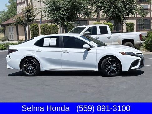 Used 2024 Toyota Camry SE FWD image 4