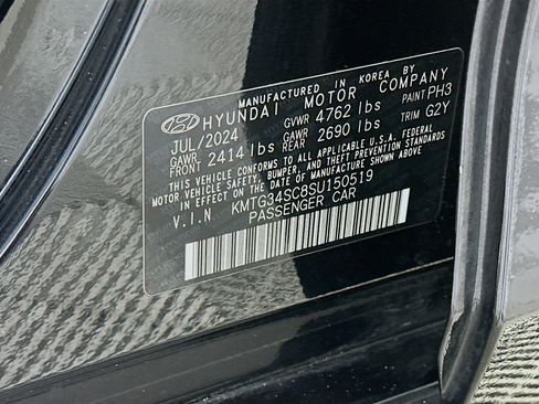 Used 2025 Genesis G70 2.5T image 12