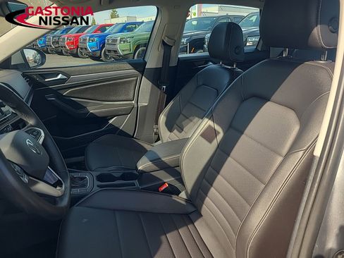 Used 2024 Volkswagen Jetta SE image 30