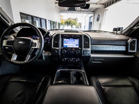 Used 2017 Ford F250 XLT w/ XLT Premium Package image 28