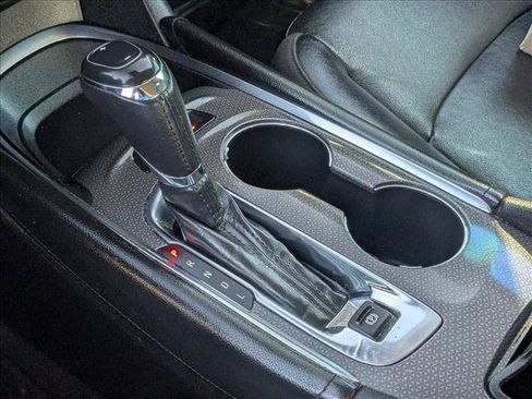 Used 2018 Chevrolet Malibu Hybrid w/ Leather Package image 12