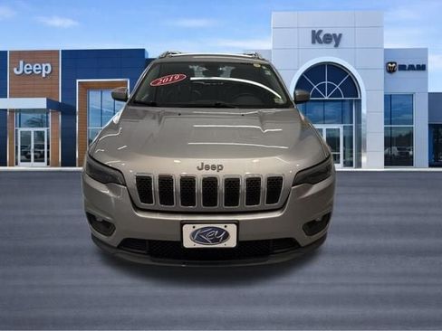 Used 2019 Jeep Cherokee Latitude Plus AWD/4WD image 11