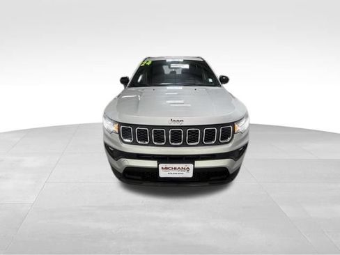 Used 2024 Jeep Compass Latitude AWD/4WD image 3
