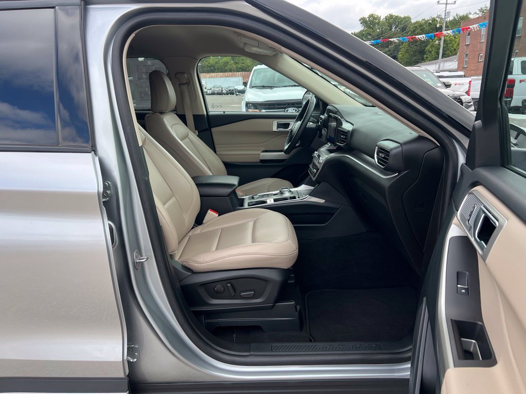 Used 2023 Ford Explorer XLT AWD/4WD image 22