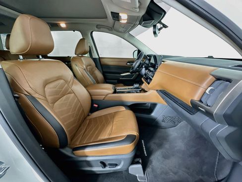 Used 2022 Nissan Pathfinder Platinum w/ Cargo Package FWD image 34