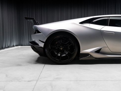 Used 2015 Lamborghini Huracan LP 610-4 AWD/4WD image 29