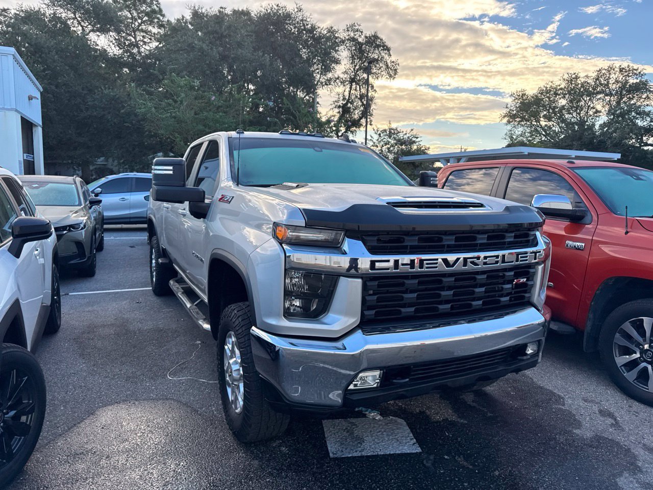 Used 2022 Chevrolet Silverado 2500 LT w/ Convenience Package AWD/4WD image 3