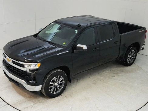 Used 2022 Chevrolet Silverado 1500 LT AWD/4WD image 23