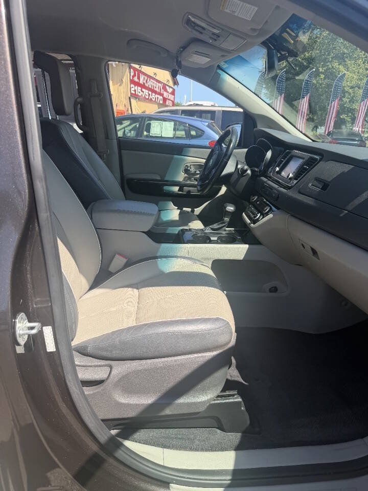 Used 2017 Kia Sedona EX FWD image 5
