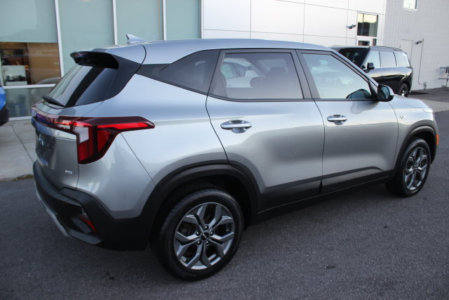 Used 2024 Kia Seltos LX AWD/4WD image 29