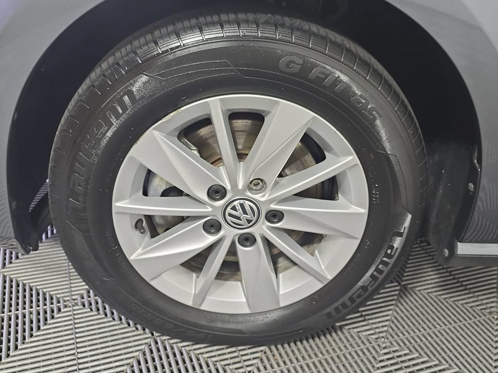 Used 2016 Volkswagen Golf S FWD image 28