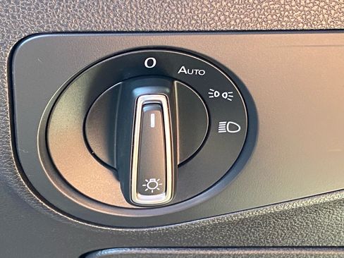 Used 2019 Volkswagen Tiguan SE FWD image 11