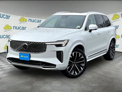 Used 2025 Volvo XC90 B6 Plus image 12