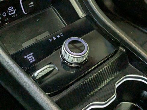 Used 2024 Jeep Grand Cherokee L Limited w/ Luxury Tech Group II image 19