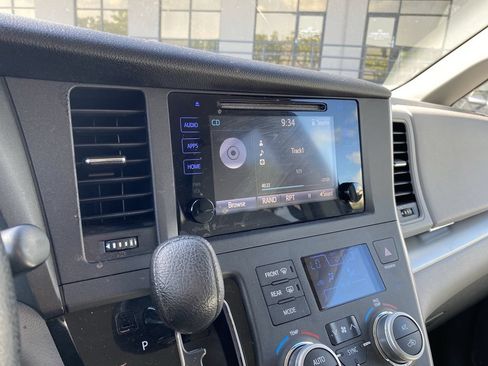 Used 2017 Toyota Sienna LE FWD image 7