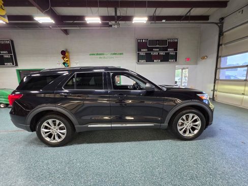 Used 2021 Ford Explorer XLT w/ Equipment Group 202A AWD/4WD image 5