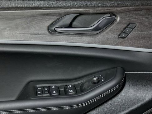 New 2025 Jeep Grand Cherokee Limited w/ Luxury Tech Group II image 12