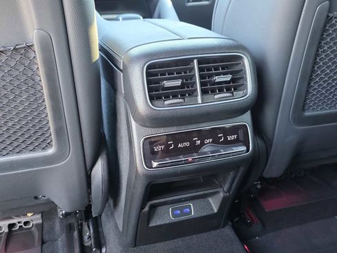 Used 2025 Mercedes-Benz GLS 450 4MATIC image 19