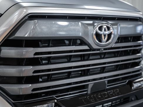 Used 2025 Toyota Tundra Limited AWD/4WD image 11