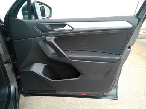 Used 2022 Volkswagen Tiguan S image 17