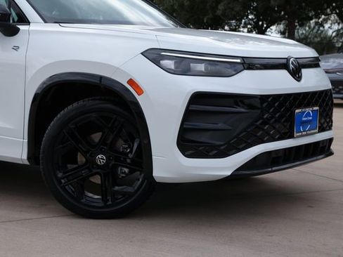 New 2026 Volkswagen Tiguan SE R-Line FWD image 2