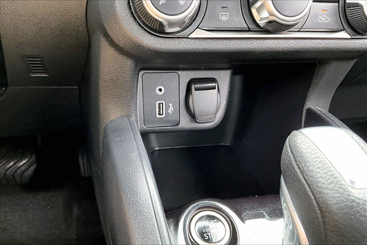 Used 2021 Nissan Versa SV FWD image 16
