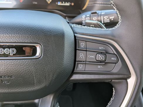 New 2025 Jeep Grand Cherokee Altitude image 21