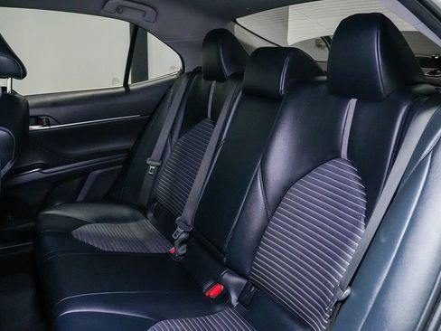 Used 2020 Toyota Camry SE w/ Convenience Package FWD image 18