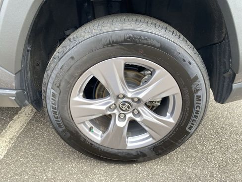 Used 2025 Toyota RAV4 XLE image 15