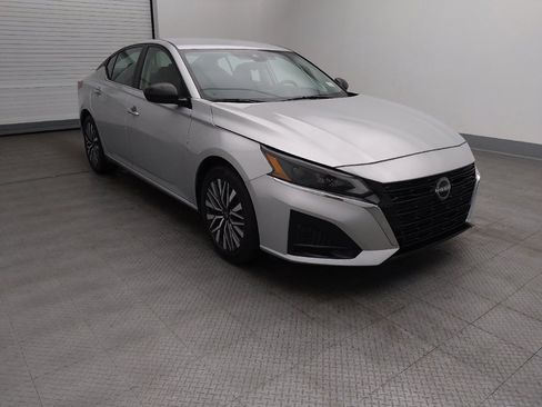 Used 2024 Nissan Altima 2.5 SV image 13