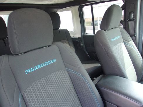 Used 2025 Jeep Wrangler Unlimited Rubicon 4xe w/ Convenience Group AWD/4WD image 15