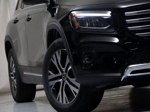 New 2025 Mercedes-Benz GLB 250 4MATIC image 4