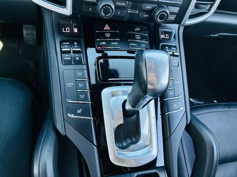 Used 2016 Porsche Cayenne AWD/4WD image 15