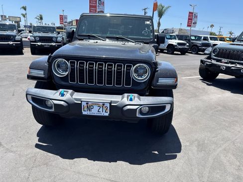 Used 2024 Jeep Wrangler Unlimited Sahara AWD/4WD image 5