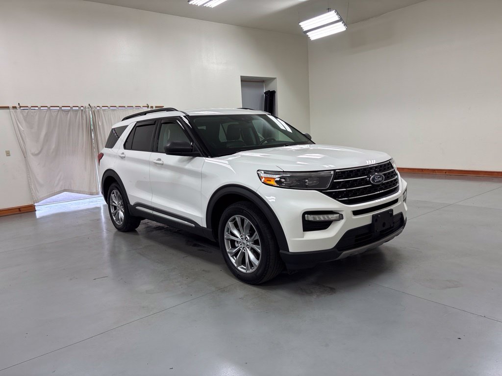 Used 2020 Ford Explorer XLT w/ Equipment Group 202A AWD/4WD image 2