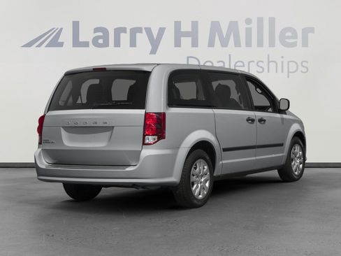 Used 2019 Dodge Grand Caravan SXT FWD image 2