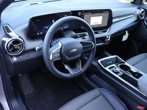 New 2026 Chevrolet Equinox LT w/ Convenience Package II FWD image 3