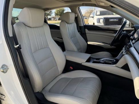 Used 2020 Honda Accord Touring image 31