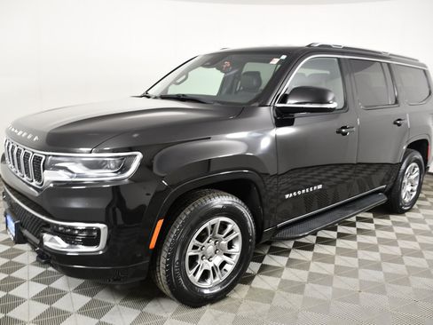 Used 2024 Jeep Wagoneer 4WD w/ HD Trailer Tow Package image 10