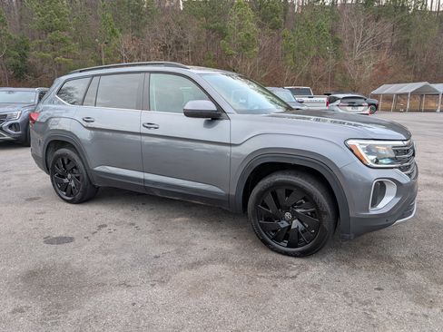 Used 2024 Volkswagen Atlas SE w/ Black Wheel Package image 12